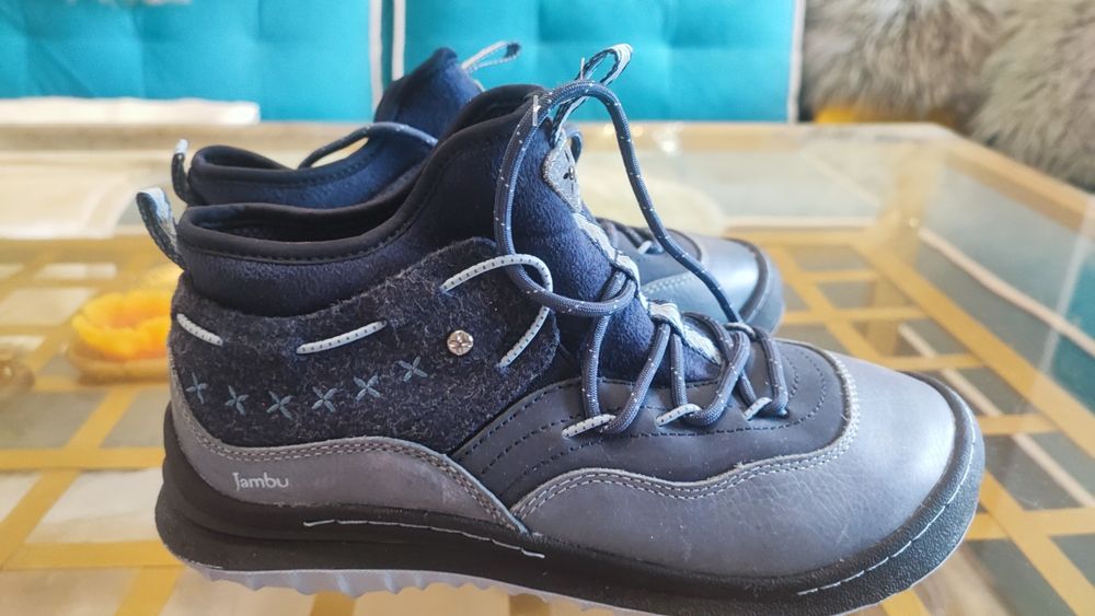 Спорни обувки JAMBU естествена кожа