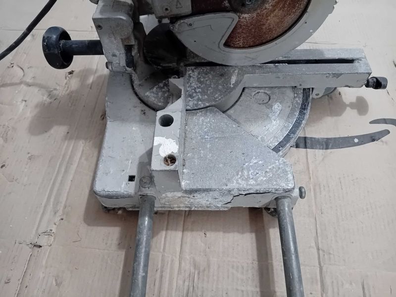 Циркуляр пендула - Dewalt 110 V / 1200 W