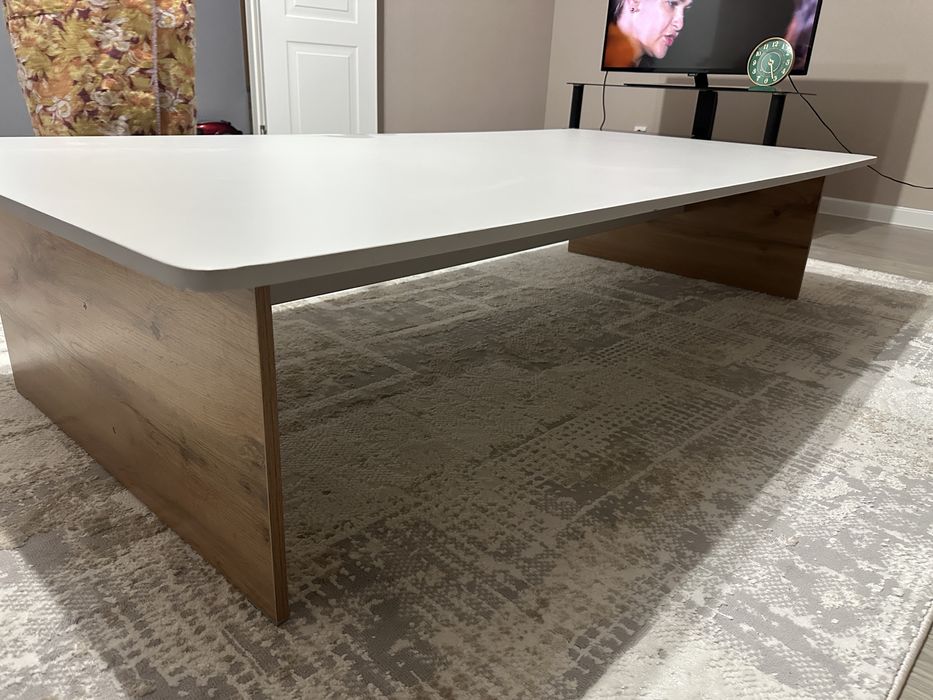 Продам стол размер 200х100х42