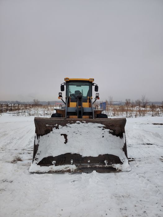 Продам фронтальный погрузчик