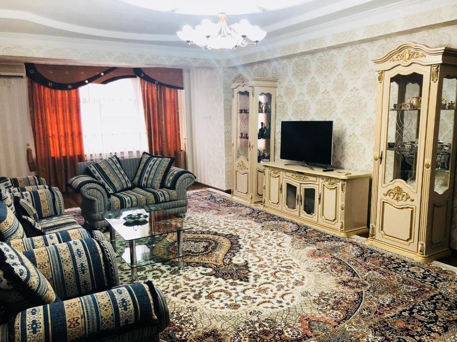 Рядом Байтерек Номад Сармат