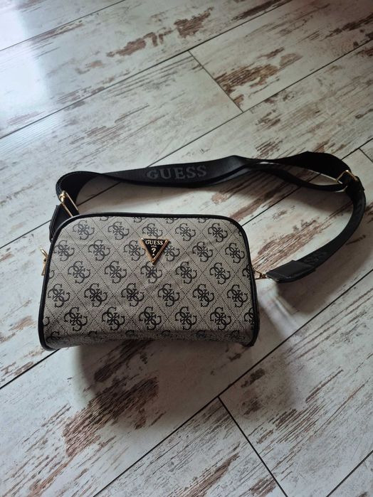 Дамски чанти Guess