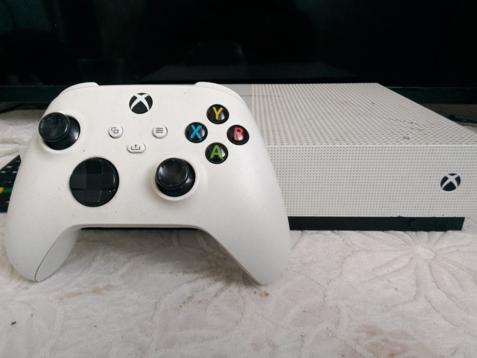 Vând xbox one in stare buna