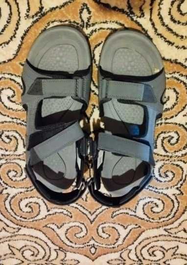 Продаю мужские сандалеты