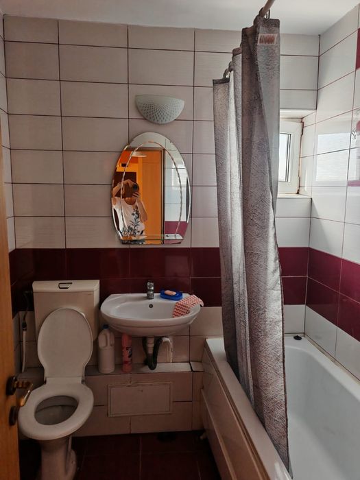 Propietar, vand  apartament 3 camere decomandat 82 mp in Pacurari, zona Lukoil