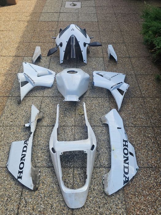 Vând set carene cbr600rr 2003-2004