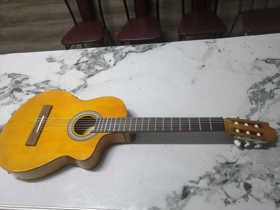 Эл акустическая гитара нейлон для соло и бардов.