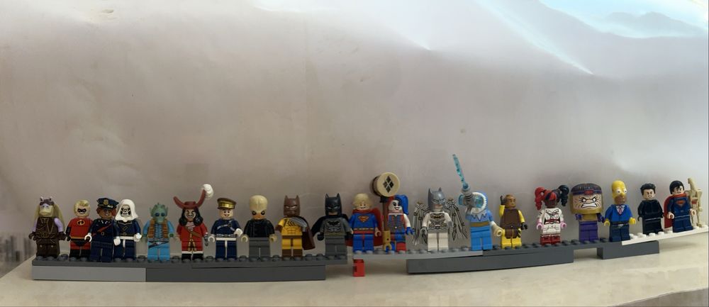 Продам минифигурки Лего