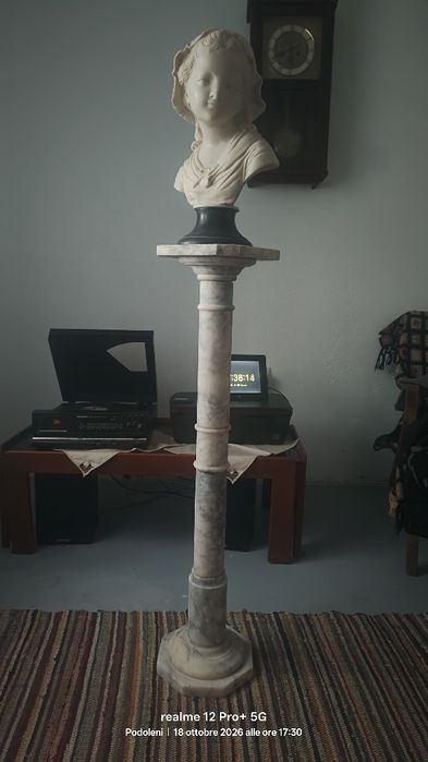 Bust damă și coloană marmură alabastru