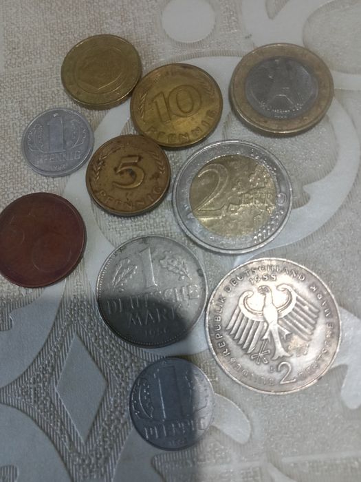 Продам манета россии. 2 рубля 2011 года перевертыш на 170 градусов.