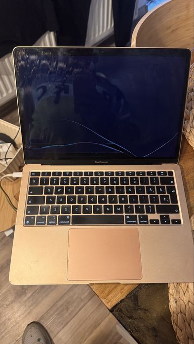Macbook m1 air 256gb - necesita display
