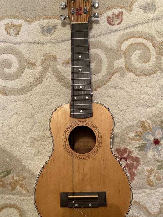 продам укулеле