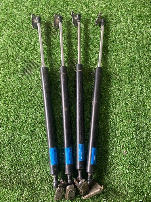 Торсионы (амортизаторы) крышки багажника на тойоту Хайландер