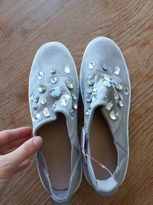 Дамски обувки Pull & Bear с етикет