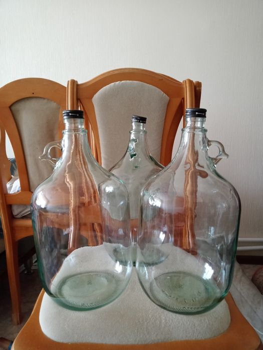 Продам бутыли стеклянные 5 л