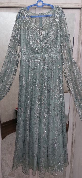 Vecherniy ko‘ylak sotiladi