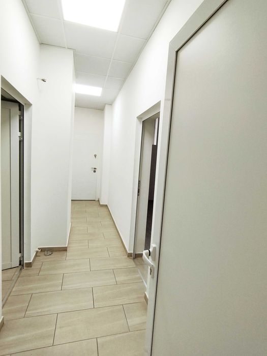 Офис/ Търговско помещение под наем