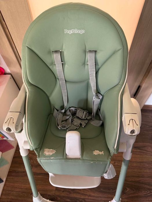 Продавам детски стол за хранене Peg Perego