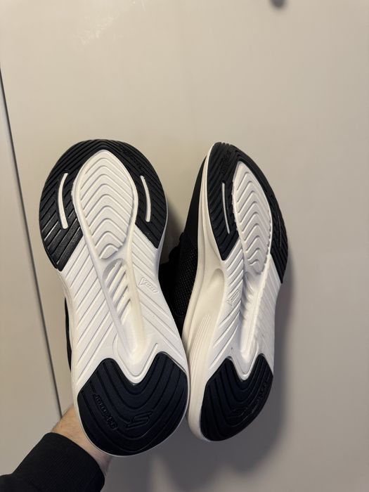 Новый крассовки Skechers