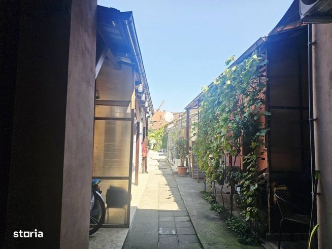 Vand Apartament tip casa