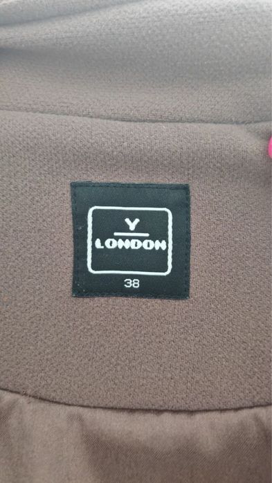 Продам весенний костюм