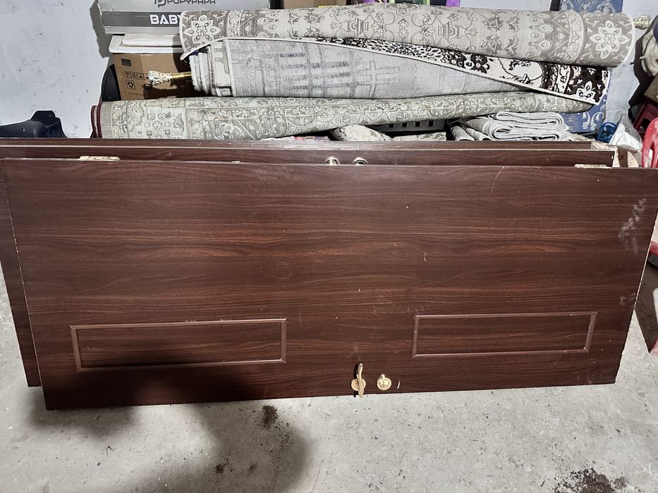 Eshik 210x86 ishlatilgan holati yaxshi narxi 500.000 sumdan 5ta bor