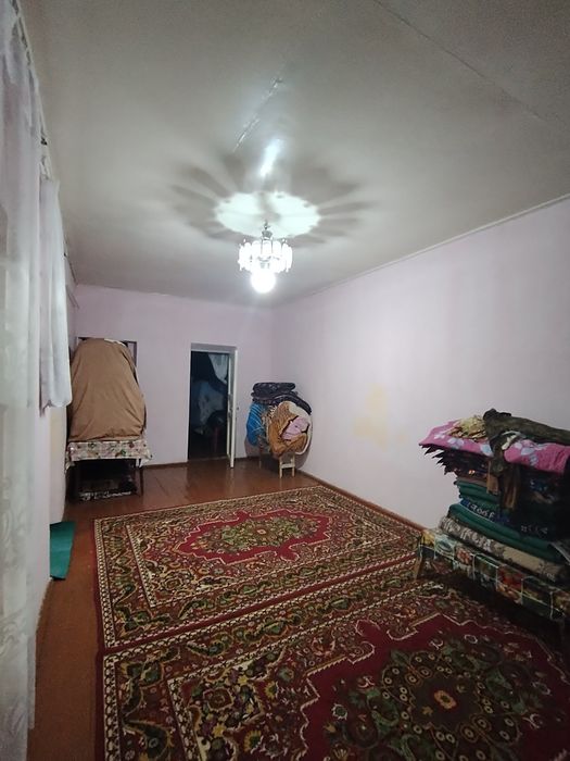 Уй сотилади Охалик махалласида, 7 соток, 8 хонаси ва подвали мавжуд.