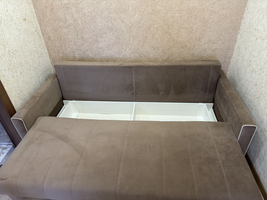 Диван для гостиной или спальни