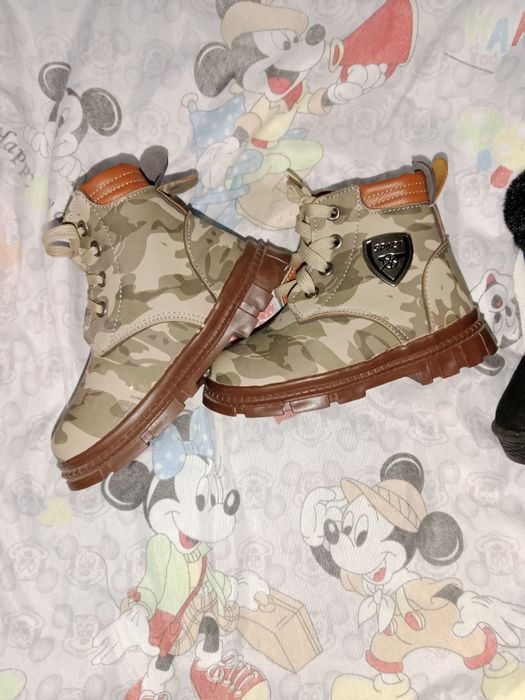 Bolalar oyoq kiyimlari skidkada