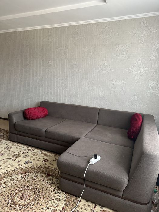 Тумба для телевизора и диван