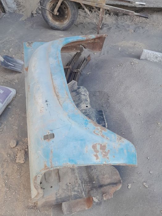 Zil 130 krilo chap va ung tomonniki arzon berib yuboramiz.