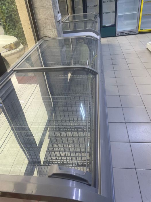 Морозильник большой