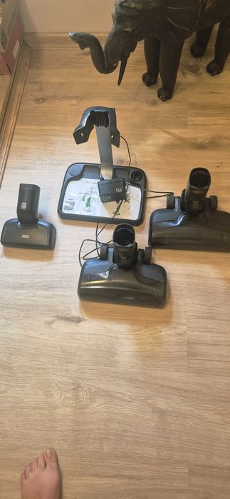 aeg fx 9  зарядно с три четки