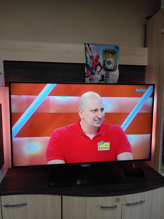 LED Телевизор PHILIPS 48 инча Ambilight