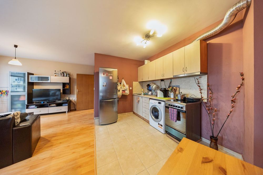 Продава се Тристаен апартамент в Плевен, Широк център - 100 кв.м за 842 €/кв.м - Снимка #1