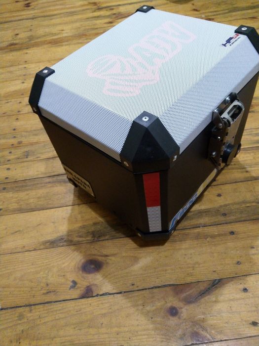 Set 2 cutii laterale moto aluminiu (2x48l)