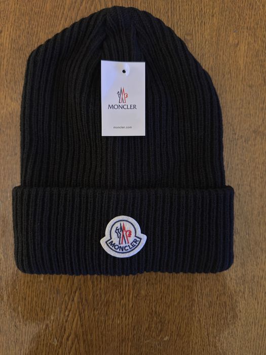 Moncler caciula noua