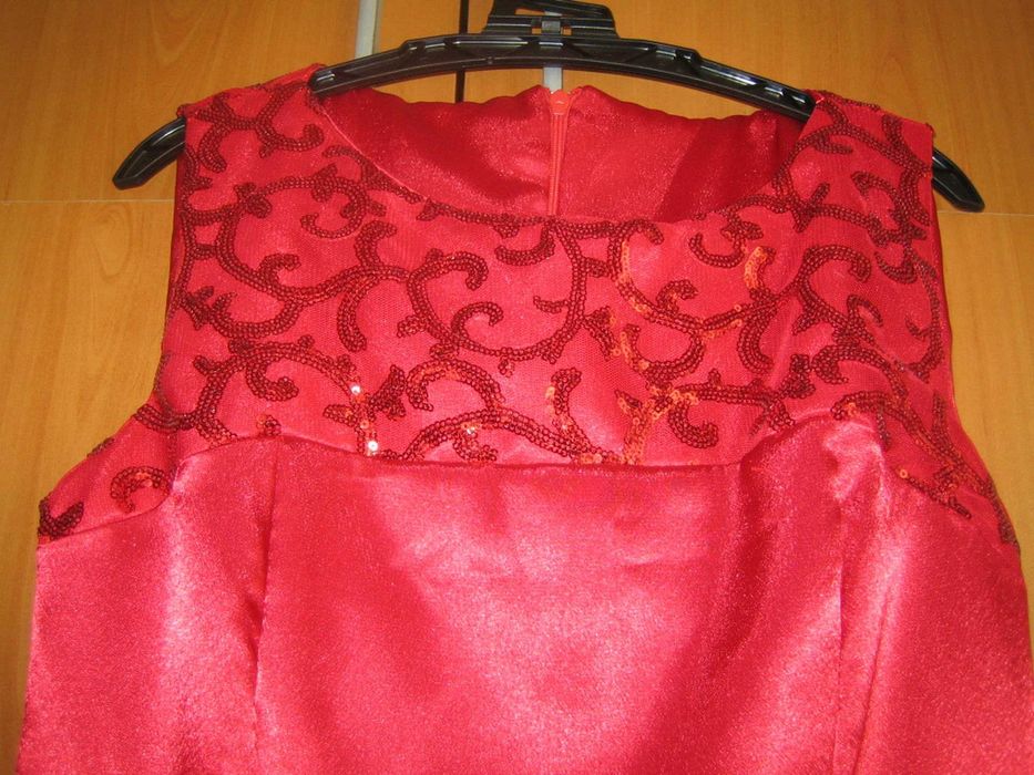 Официална дамска рокля размер S - като нова