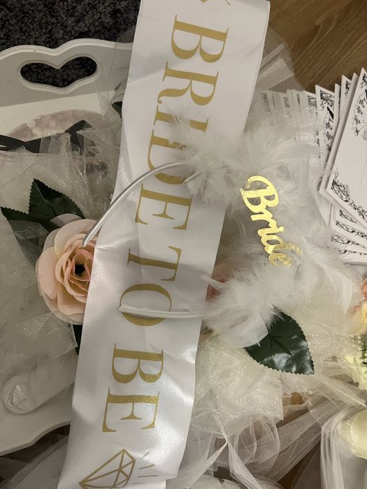 Vand accesorii pentru nunta