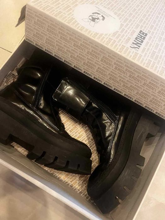 Черни кожени  стилни ботуши