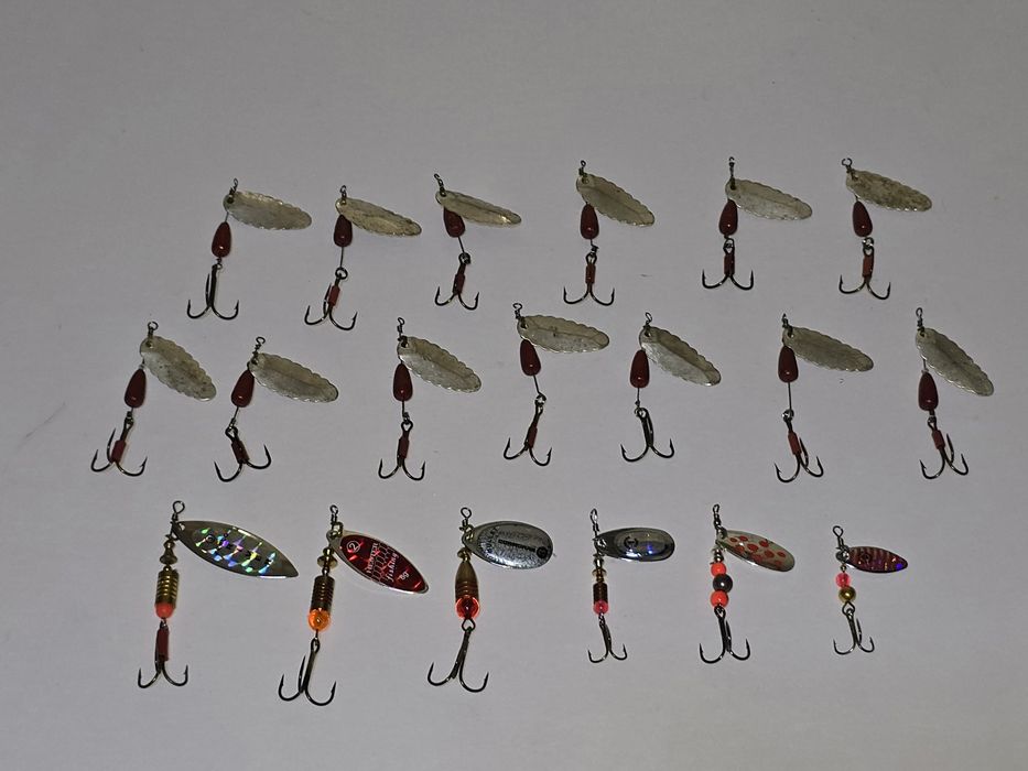 Pachet 19 rotative pentru biban  pastrav  stiuca si alti pesti rapitori