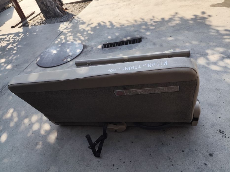 Трети ред седалки Нисан Тирано 2