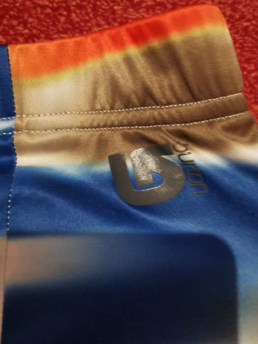 Pantaloni short protecție burton D3O
Mărimea S femei
Stare foarte bună