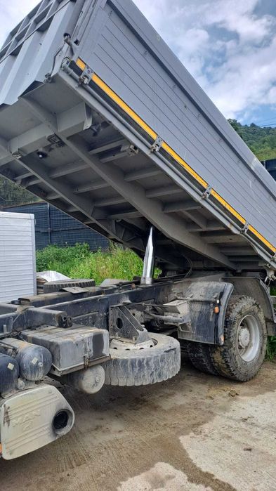 Renault kerax 8×4 cilindru basculare, camion