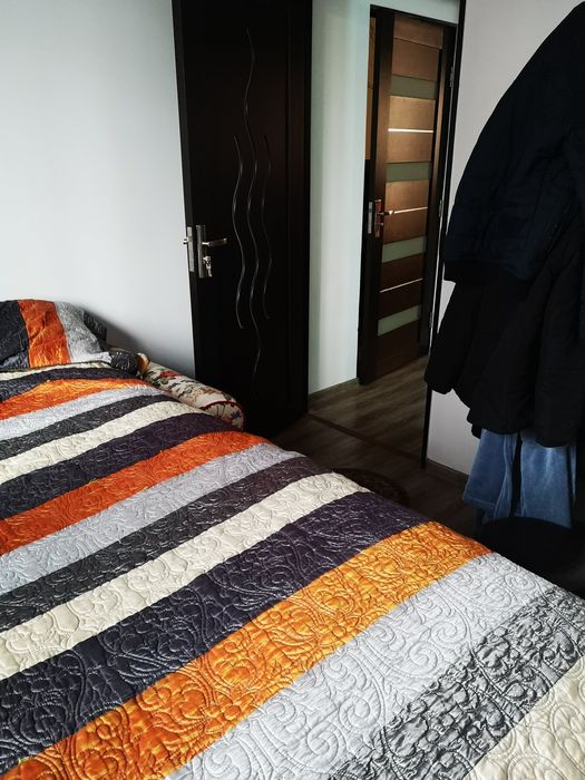 Apartment 3 camere, parter/4, zona centrala (piata/taxi)