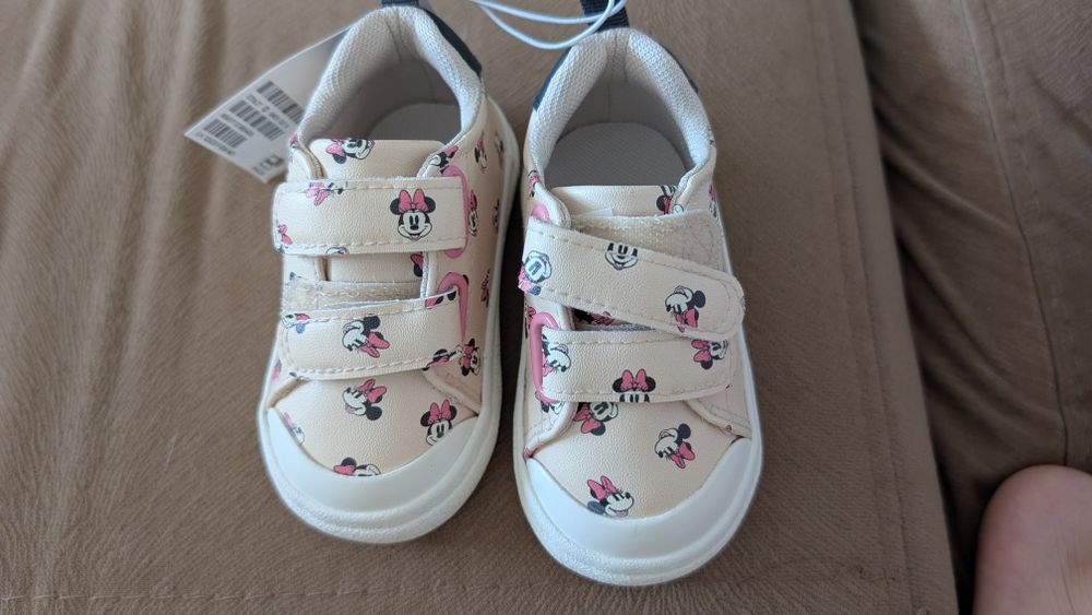 Чисто нови бебешки обувки/маратонки H&M