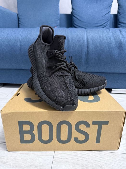 Yeezy 350 v2 black