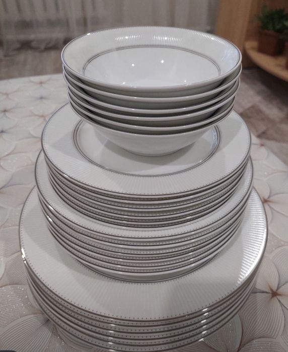 Продам сервиз 24 предмета в идеальном состоянии