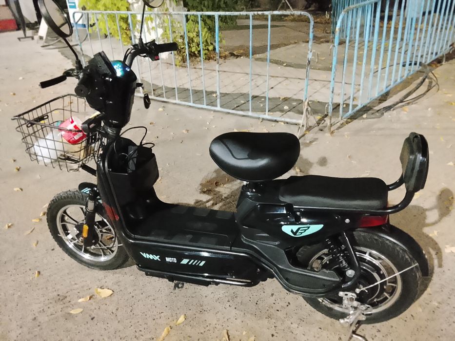 Skuter sotiladi 300 dollar xolati ideal