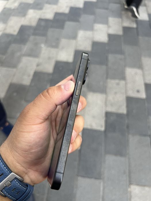 Iphone 15 pro max qora